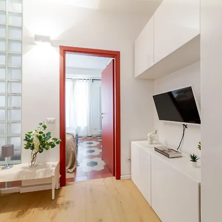 Characteristic One Bedroom Columns Of San Lorenzo Milan