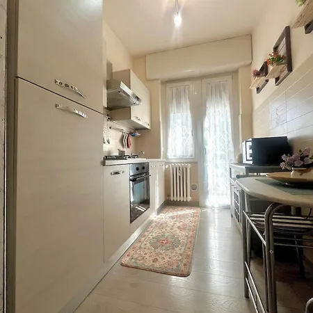Guesthost - Balcony Flat X3 Linate Airport Mm4