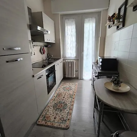 Guesthost - Balcony Flat X3 Linate Airport Mm4