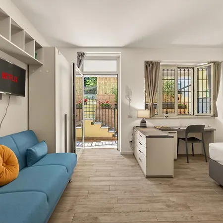 Apartment Open Space Con Veranda A Citta Studi *