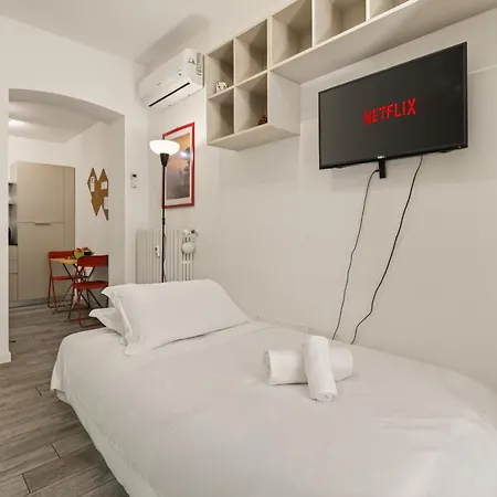 Apartment Open Space Con Veranda A Citta Studi