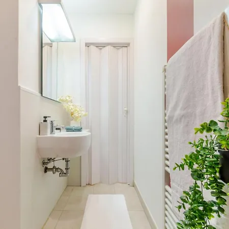 Apartment Characteristic One Bedroom Columns Of San Lorenzo Milan