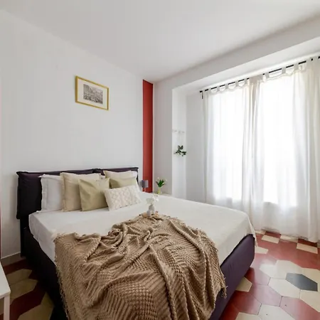 Characteristic One Bedroom Columns Of San Lorenzo *