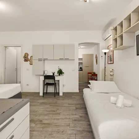 Apartment Open Space Con Veranda A Citta Studi *