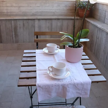 アパート Bright, Comfortable Milanese Refuge