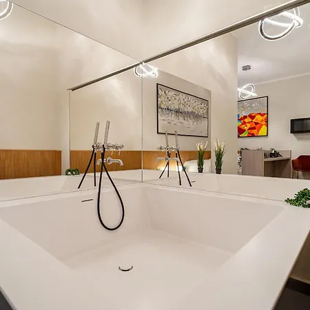 Dibraluxurysuites Duomo 4* Milano