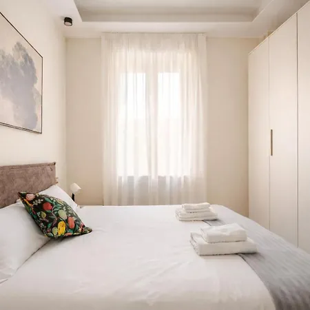 Апартаменты Viale Sarca - 2 Bdr Near Metro, Bicocca