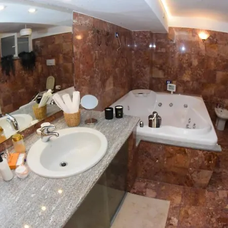 Luxury Loft With Sauna & Jacuzzi דירה
