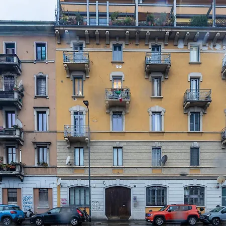 Bright With Balcony Near The Station Апартаменты