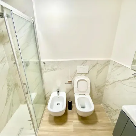 Mercantini - Cozy, Sleeps 13 * Milano