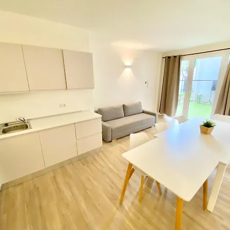Mercantini - Cozy, Sleeps 13 *