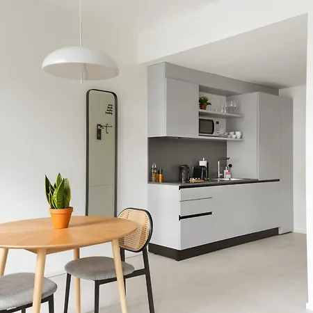 Lägenhetshotell Limehome Navigli 4*