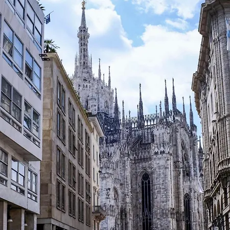 לינה וארוחת בוקר Duomo Hub - Boutique Guest With Self Check-in מילאנו