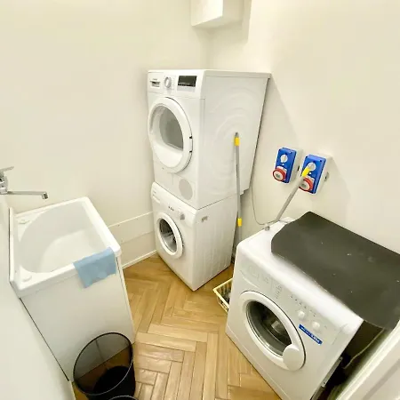 Mercantini - Cozy, Sleeps 13 *
