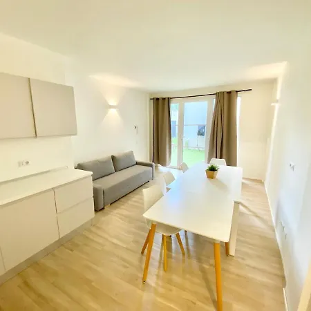 Mercantini - Cozy, Sleeps 13 *