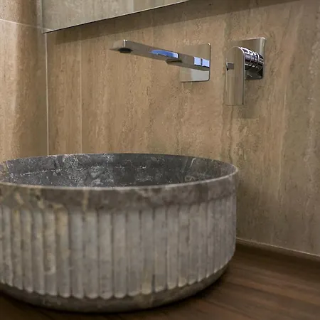 לינה וארוחת בוקר Duomo Hub - Boutique Guest With Self Check-in 3*