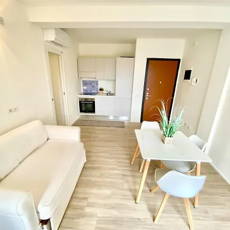 Mercantini - Cozy, Sleeps 13 ميلان