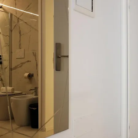 Duomo Hub - Boutique Guest With Self Check-in 3* מילאנו