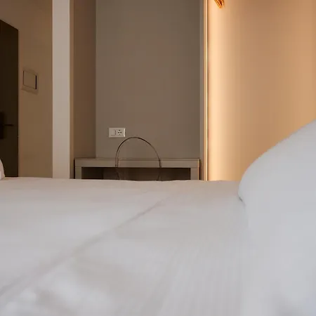 Duomo Hub - Boutique Guest With Self Check-in לינה וארוחת בוקר