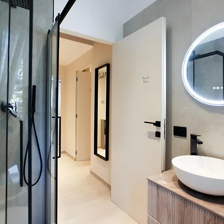 Residenza Smeraldo ゲストハウス 4*