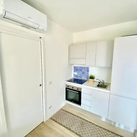 Mercantini - Cozy, Sleeps 13 * ميلان