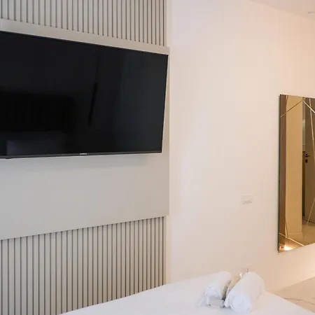 Duomo Hub - Boutique Guest With Self Check-in 3* מילאנו