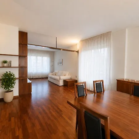 Ampio Di Prestigio 180 Mq Con Triplo Salone Zona Signorile ميلان
