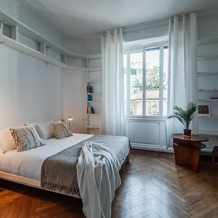 The Designer's Eye - Monforte San Babila Apartment *