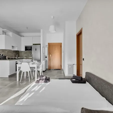 Salis Comfort In A Setting, Well Connected To The Center شقة