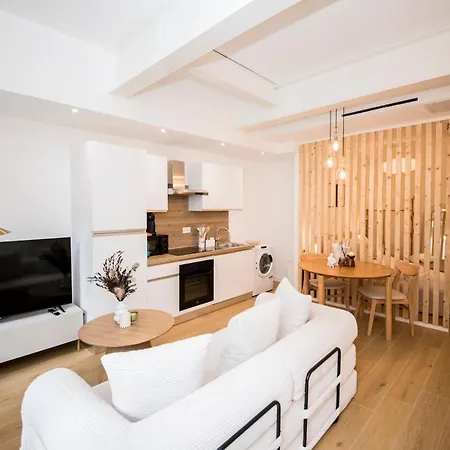 Apartment Mahon 1br Superior - Quiet, Near Tram, Metro, Duomo, Station *