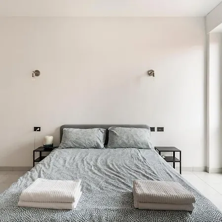 La Madonnina -modern In Tortona District Apartamento