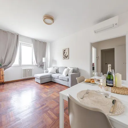 Appartement Magic Rent - Piazzale Carlo Maciachini 11 Milaan