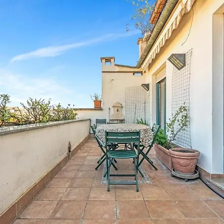 Ponse26 Large Terrace Apartment,