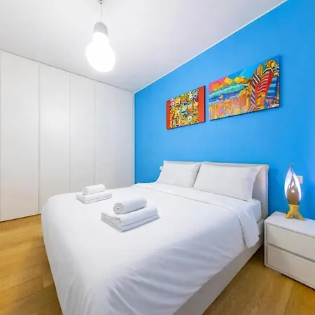 Elegant And Spacious 2bdr, 5 Min Station Apartment