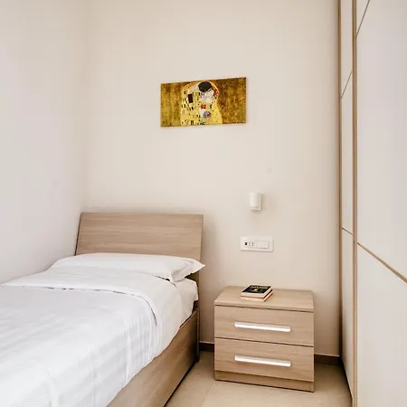 Hostmate - - Viale Corsica - 15 Min From Duomo *