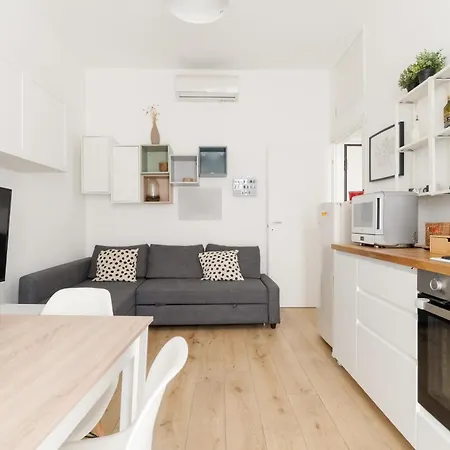 Guesthost - Cozy Balcony Flat Close To Navigli * 米兰