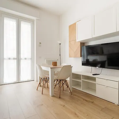 Guesthost - Cozy Balcony Flat Close To Navigli 公寓 米兰