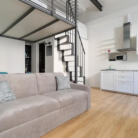 Apartment Guesthost - Comfy Near Station *