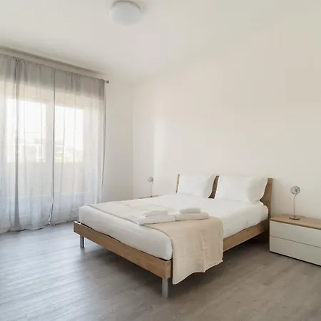 Guesthost - Comfy Balcony Navigli
