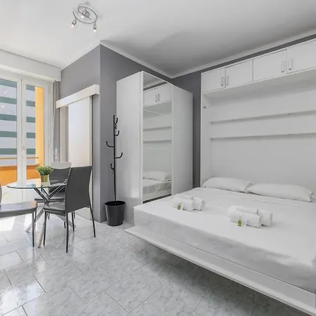 2 Min To Tram And Bus - 5min To Mxp Shuttle - Air Conditioning - Balcony شقة ميلان