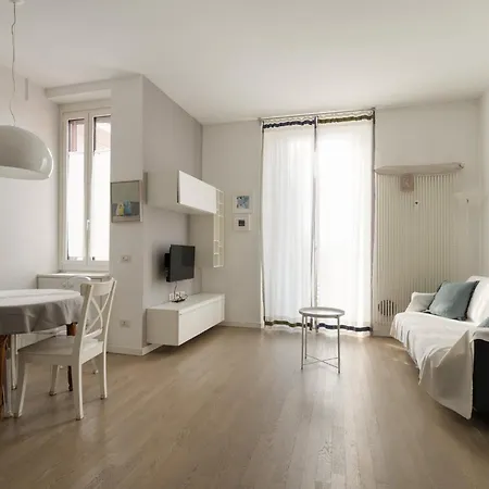 Guesthost - Cenisio Lovely Flat Апартаменты Милан