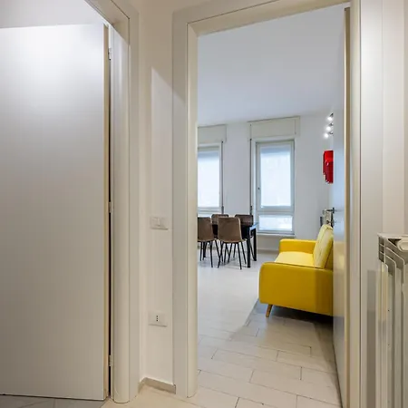 Bright Near Metro Tolstoj - Easy Centre And Linate Access Apartment
