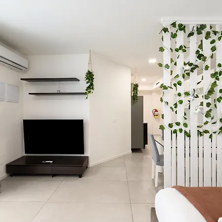 Urban Garden Loft Apartment *