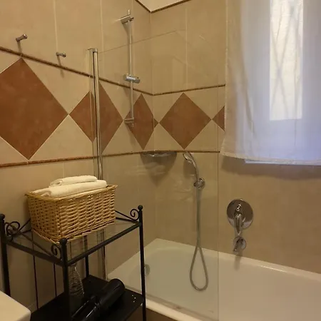 Casa Adone - Tre Stanze E Due Bagni Nel Cuore Di