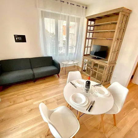 Fontanili- Near Downtown 20 People Apartment