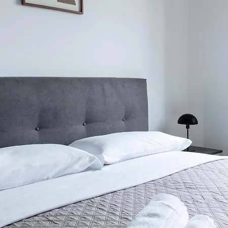Bilocale Con Balcone E 5 Posti Letto Vicino Metro מילאנו