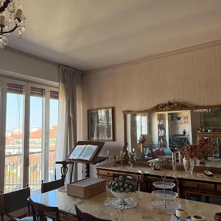 Spectacular View Of The Rooftops Of - Ideal For Long Weekends And Weekly