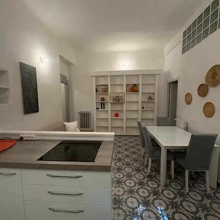 Charming Two-room Apartment, Just A Short Walk From The M1 And M2 Cadorna Subway Stations Mailand