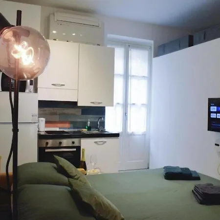 Porta Venezia Bright 3 Mins To Metro Апартаменты *