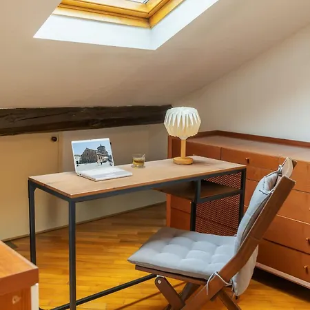 The Beamed Hive - Steps From The Metro Apartment *